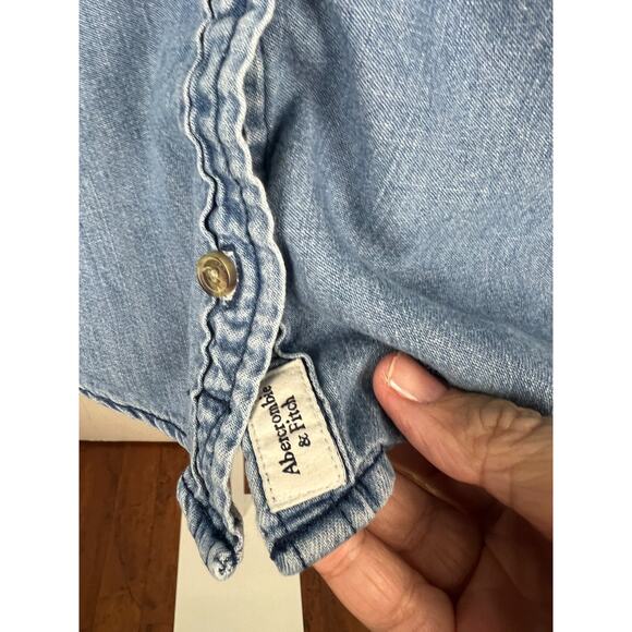 Abercrombie & Fitch Womens Small Cotton Lyocell Blend Light Denim Shirt - Picture 3 of 7